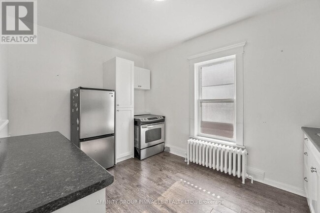 Photo - 255 Kent St W Unit Upper