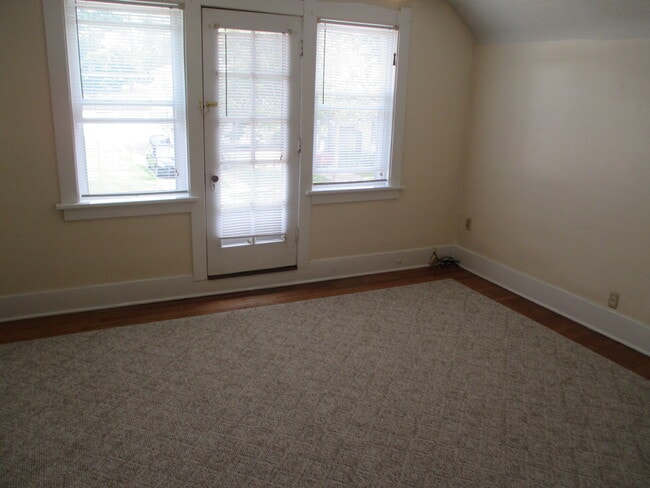 Building Photo - 3202 French St Unit 2