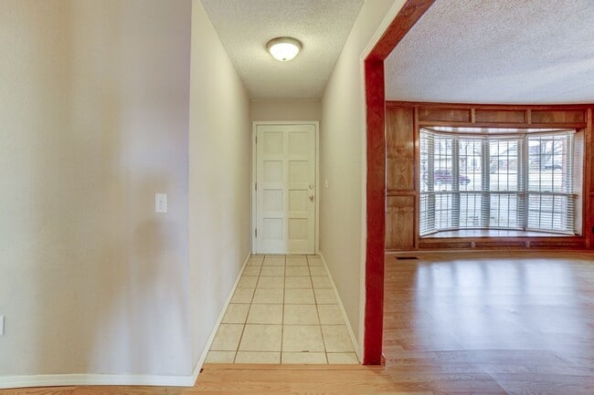 Photo - 3 Bed / 2 Bath in Broken Arrow!