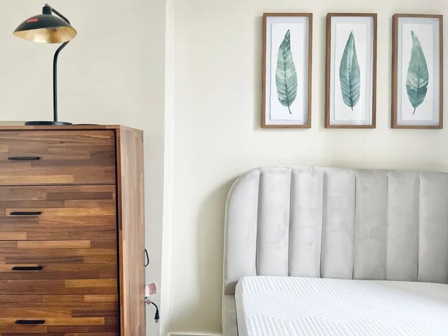 Furnished room/NOT APARTMENT