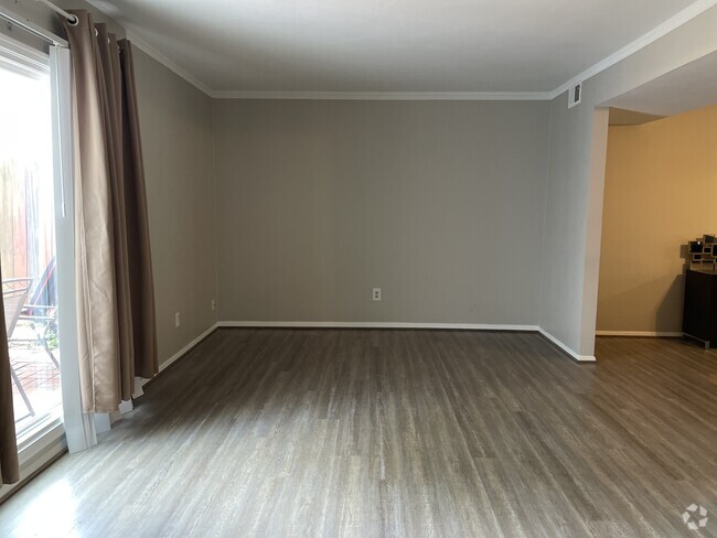 Living room - 6650 Stoney Point South Rental