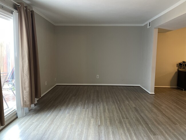 Living room - 6650 Stoney Point South Townhome