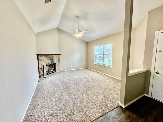 Photo - 2437 W Gum St