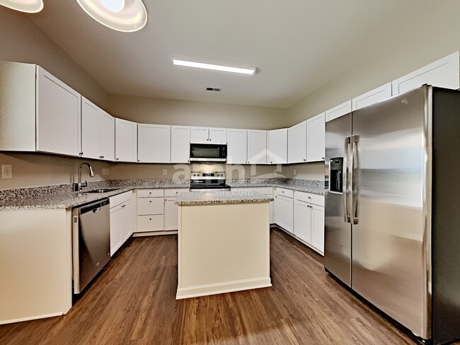 Photo - 205 Flanders Dr