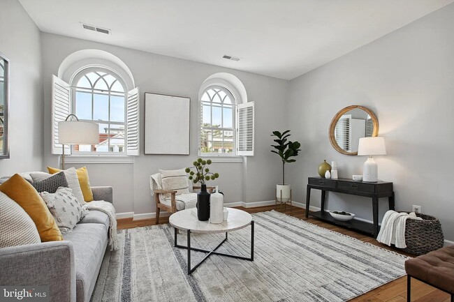 Building Photo - 1426 21st St NW Unit 404