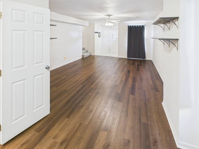 Photo - 402 Elliott Ln