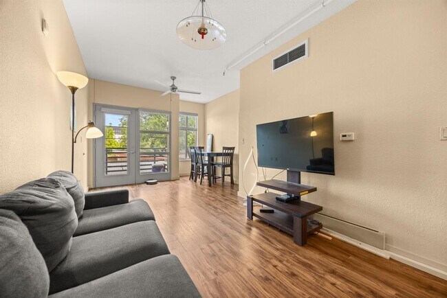 Photo - 711 W 26th St Unit 303