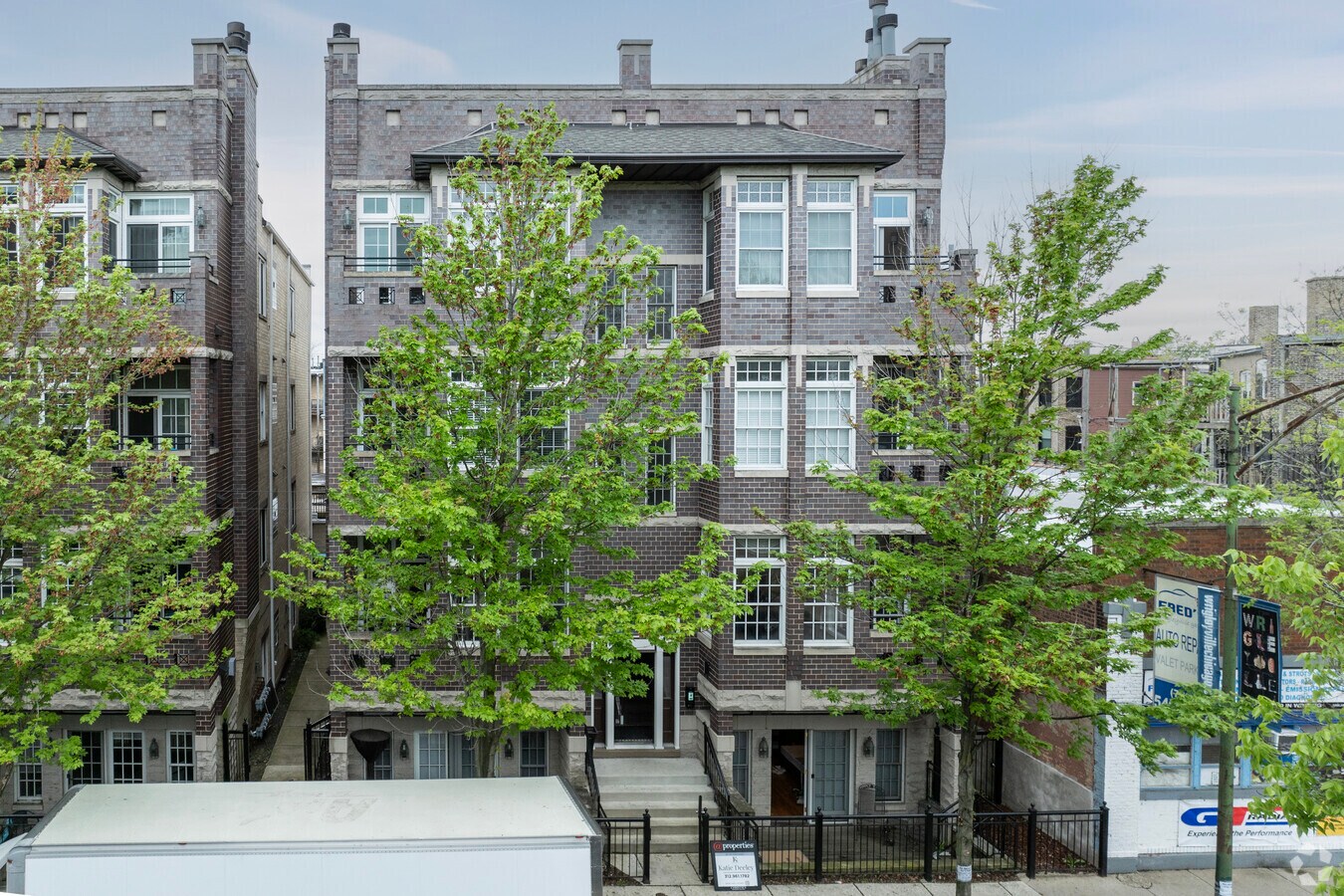 Alternate - 3844 N Clark St