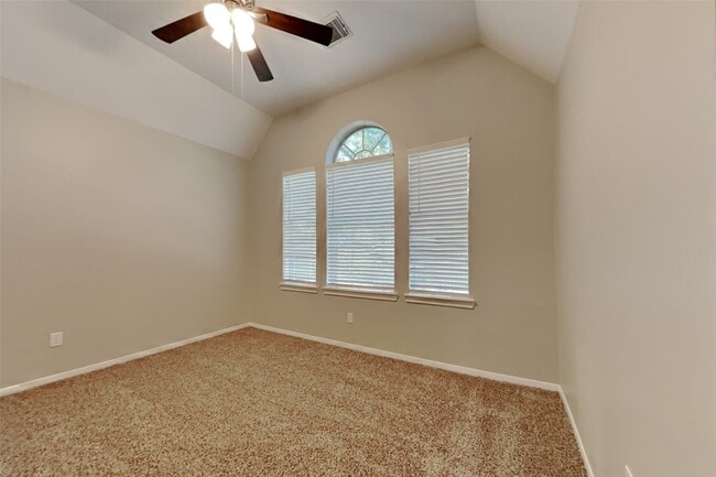 Building Photo - 1731 Red Oak Terrace