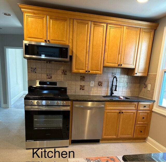 Building Photo - 833 Pennington St Unit 1 Rental