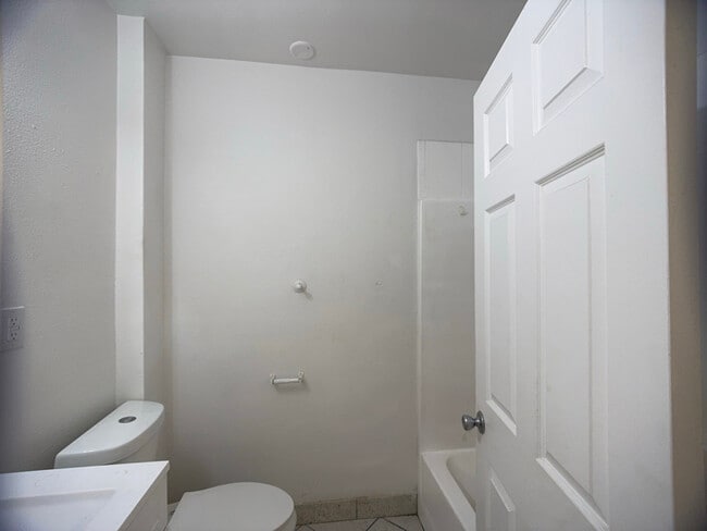 Photo - 4950 Milwaukee St