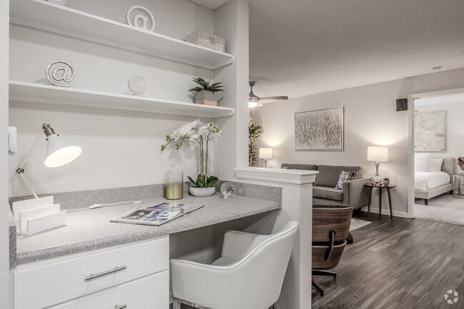 2BR, 2BA - 1,113SF - Desk