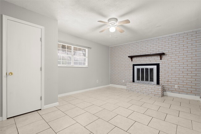 Photo - 907 Northbend Dr