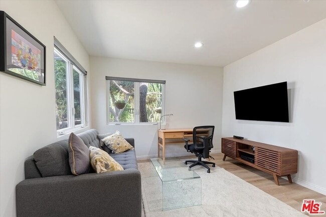 Photo - 2401 21st St