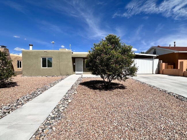 Building Photo - 2120 La Veta Dr