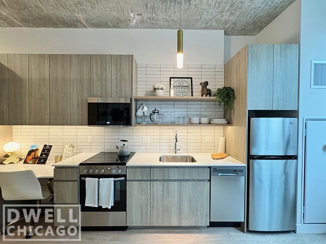 Photo - 800 N Wells St