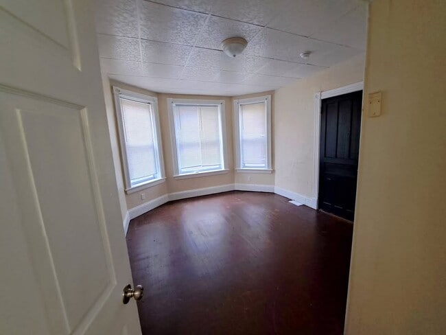 Building Photo - 4 Columbia St Unit 1