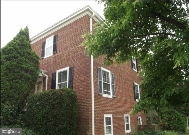 Building Photo - 4217 32nd Rd S