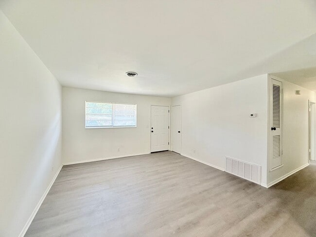 Photo - 3-Bedroom Home Near NAS Whiting