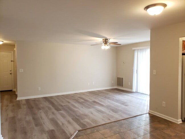 Photo - Briar Knoll Apartments