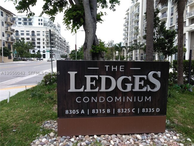 Building Photo - 8315 SW 72nd Ave Unit 303B