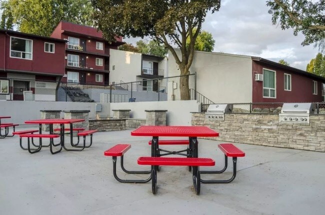 Photo - Cougar Ridge Apartments