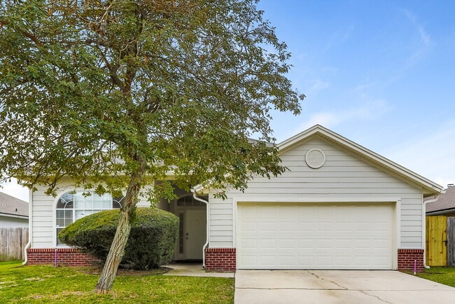 Building Photo - 387 Summit Dr