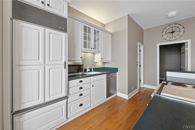 Photo - 526 Plum St