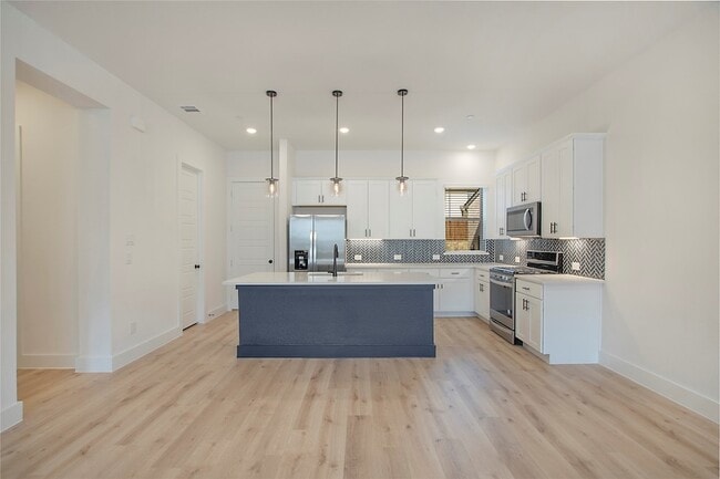 Photo - 4413 Cave Spgs St