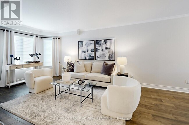 Photo - 284 Lancrest St