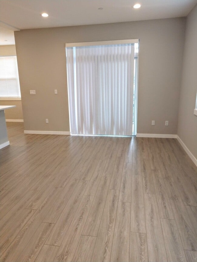 Photo - 1906 SE Tacoma St Unidad 8118-C