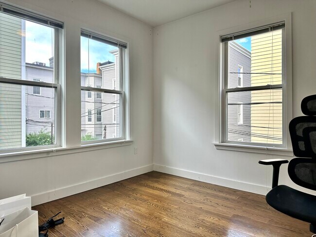 Photo - 19 Marney St Unit 4