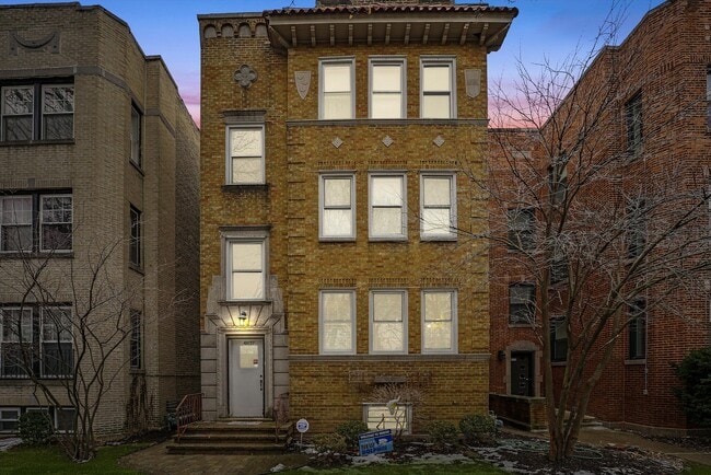 Photo - 4837 Lee St Unidad 1