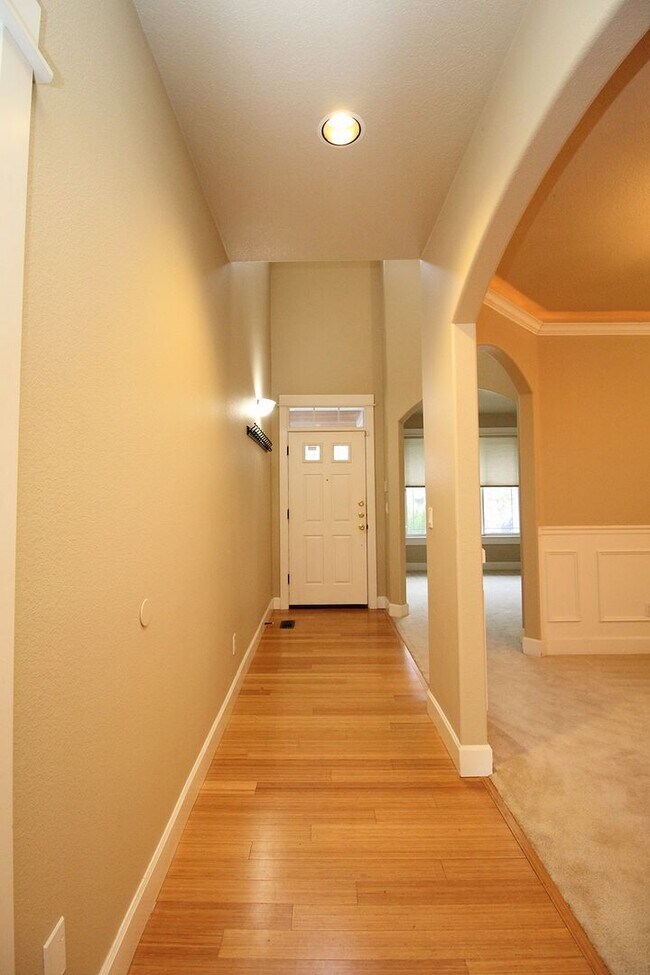 Photo - Alluring 4 Bedroom, 2.5 Bathroom Modern ho...