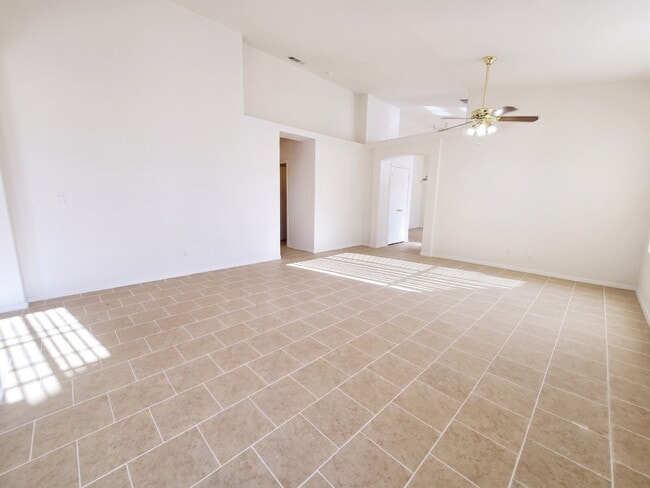 Photo - 2054 Cardigan Ave