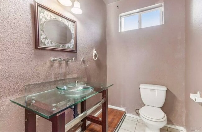 Photo - 507 Kings Way