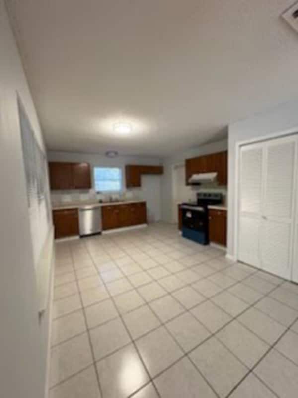 Photo - 5922 Lakedale St