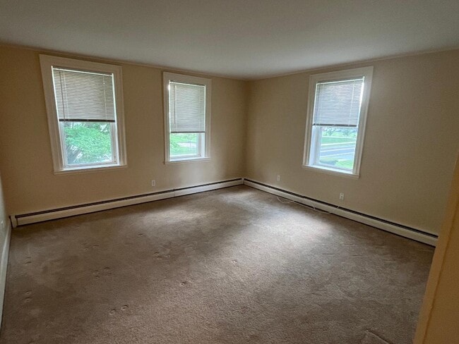 Living Room - 69 Maple St Unit 4