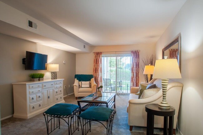 Lakewood Hills Apartments and Townhomes