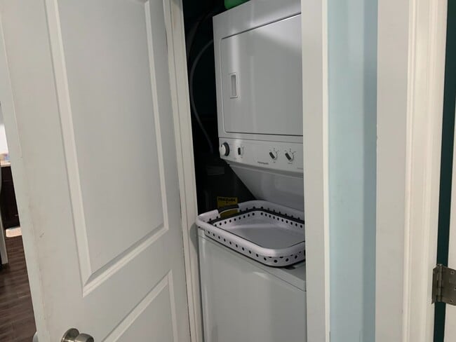 Building Photo - 1537-41 Seybert