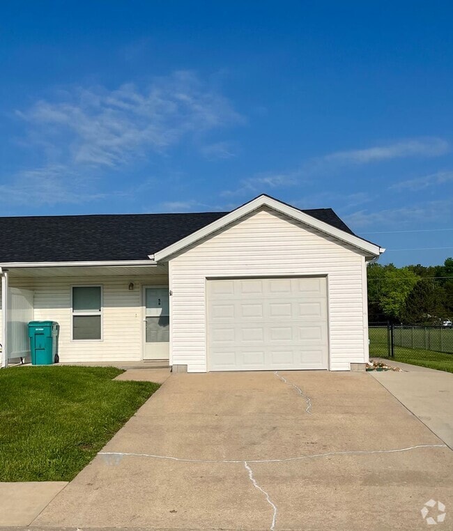 Building Photo - All Inclusive | 3 Bedroom | 2 Bathroom | D... Rental