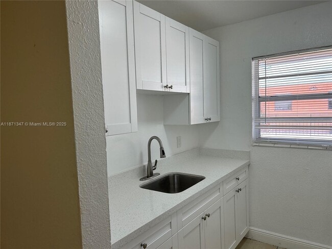 Building Photo - 1511 NE 8th St Unit 11 Rental