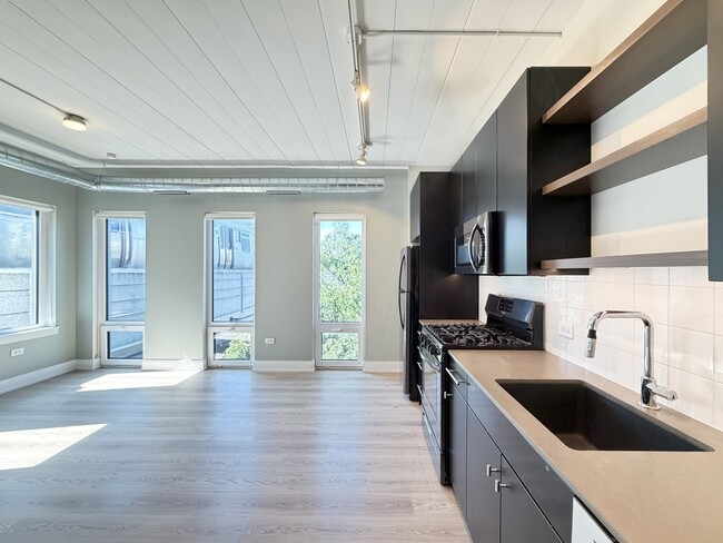 Photo - 941 W Belmont Ave Unidad 702