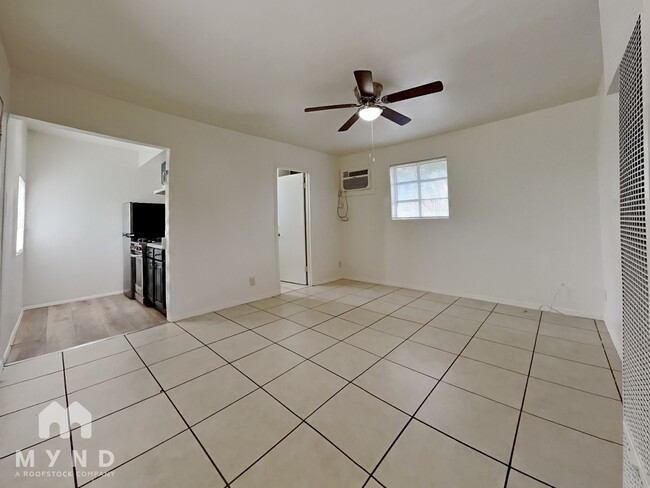 Photo - 2410 W Turney Ave Condominio Unidad A