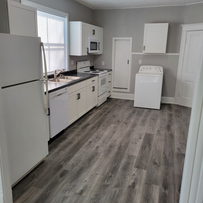 Photo - 206 N Maple St