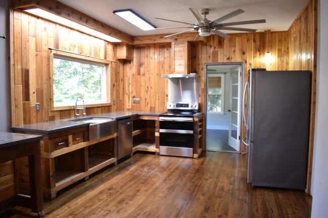 Photo - 804 Hickman Rd