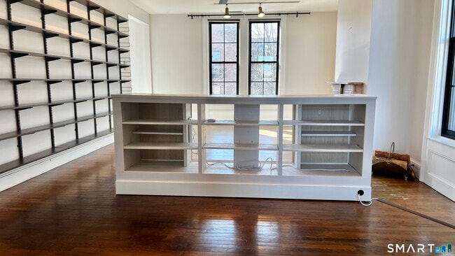 Building Photo - 34-36 Charter Oak Pl Unit 4