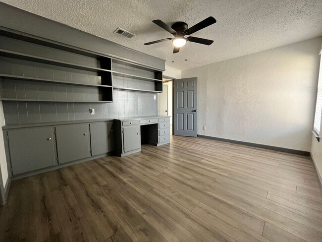 Photo - 2526 Louise St