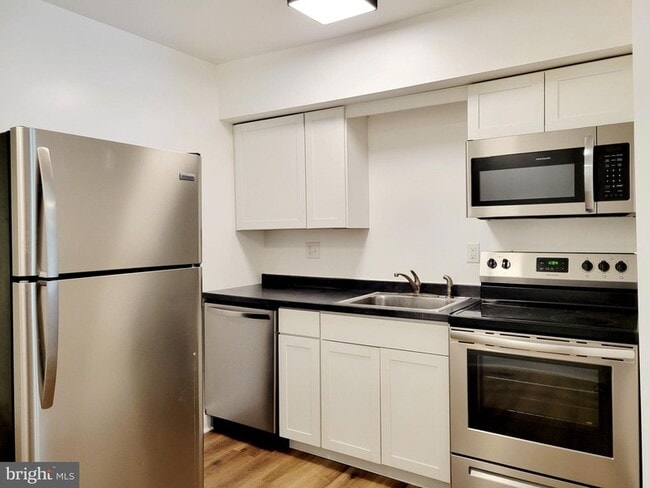 Photo - 128 E Pall Mall St