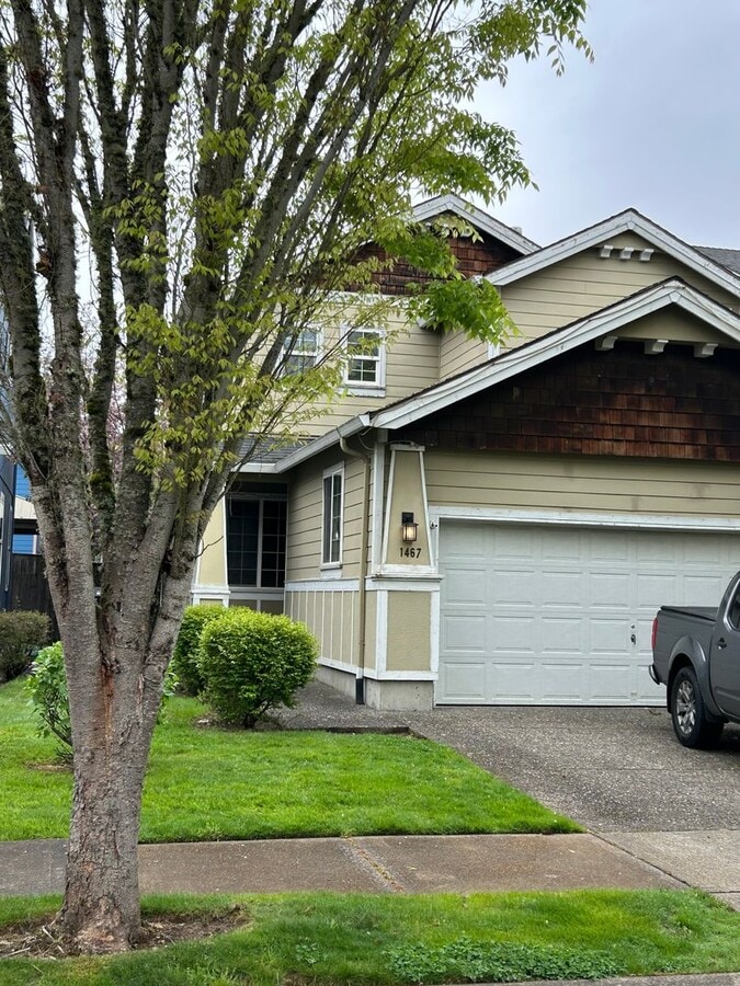 Photo - Family home in Hillsboro.